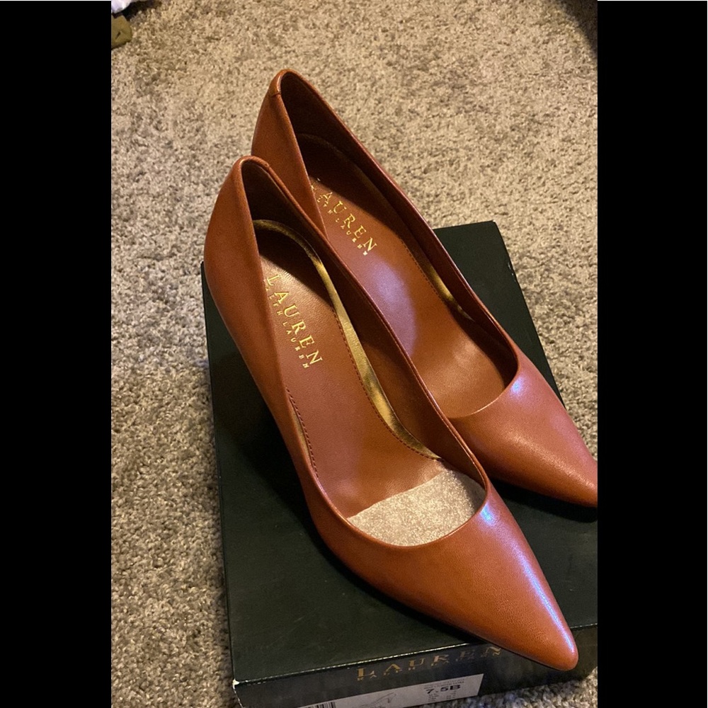 New with box Ralph Lauren 7.5 pump Carmel 3” heel